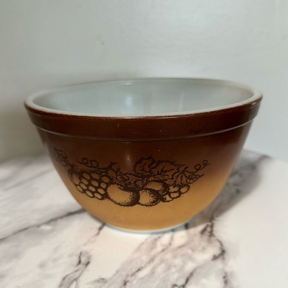 Vintage Pyrex Bowl‎ Old Orchard 1.5 quart Brown with Fruit Design 6" - Picture 1 of 11